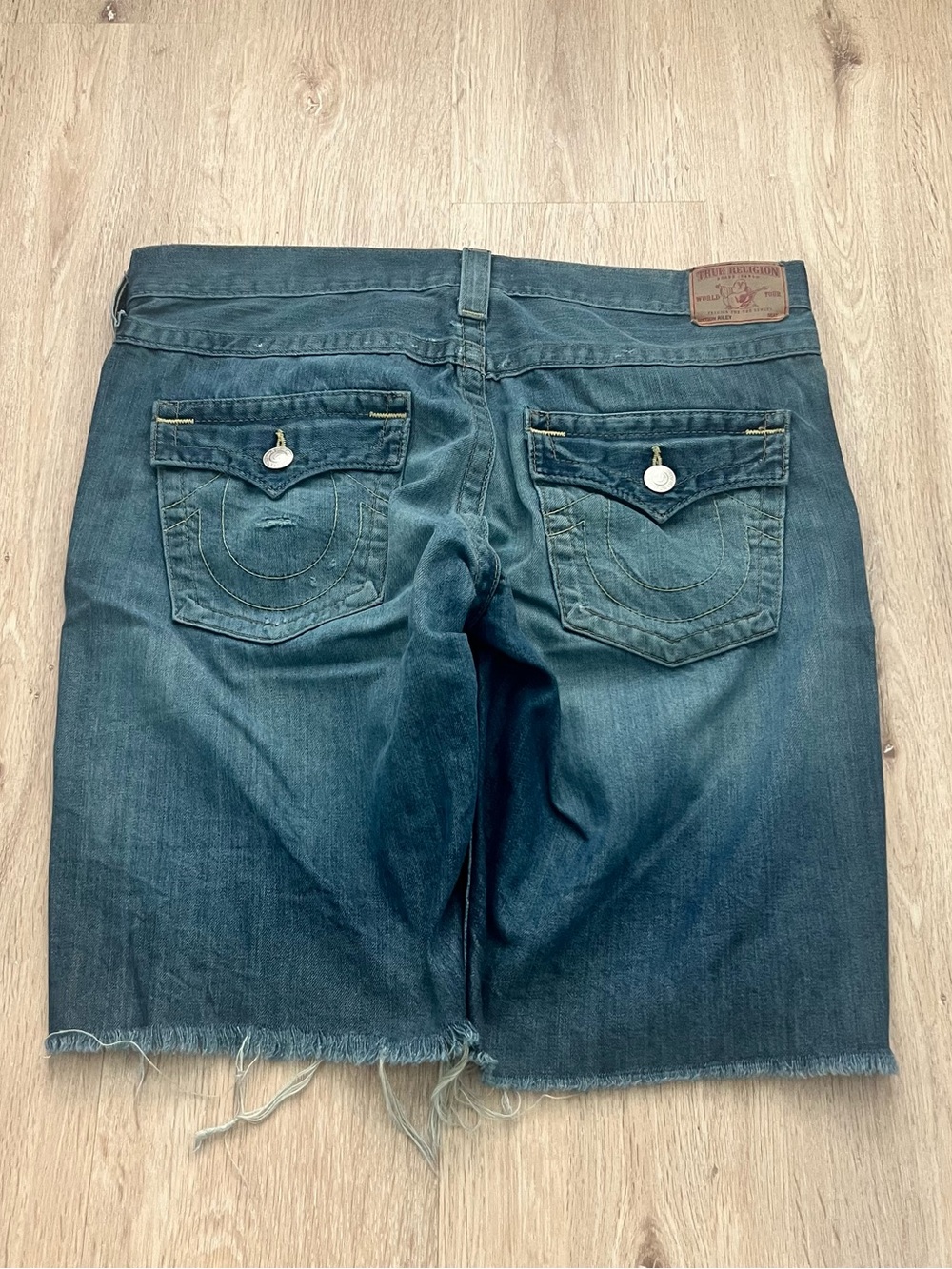 Y2K True Religion Riley Cut Off Denim Bermuda Shorts Womens Size 31 Blue Fits 36
